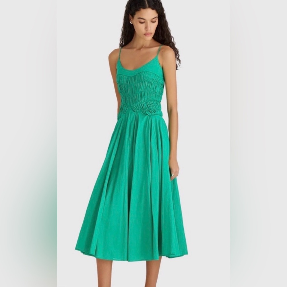 Merlette - Kaede Midi Dress 
Perfect for summer days and night